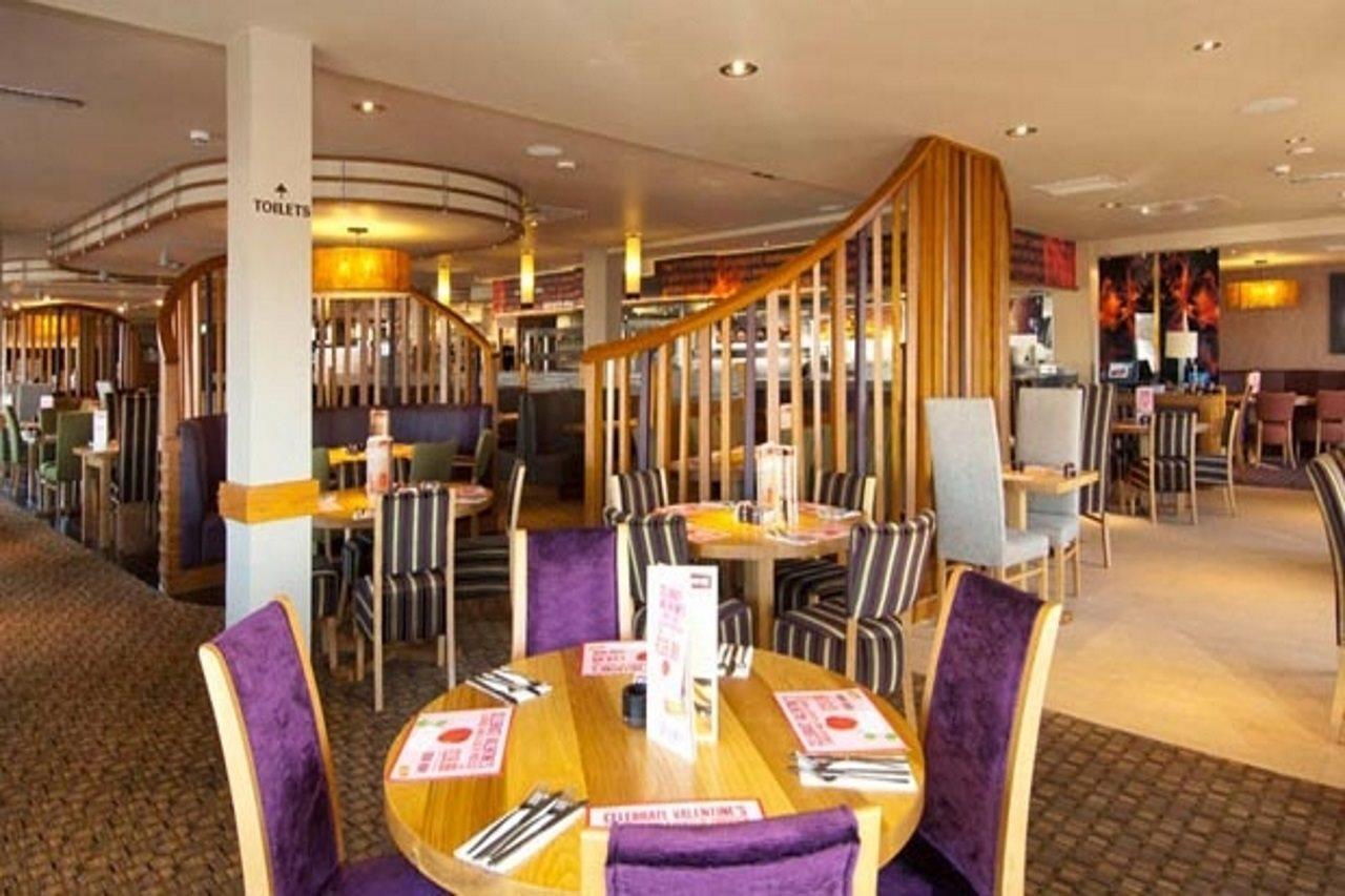 Premier Inn Newton Abbot Exterior foto