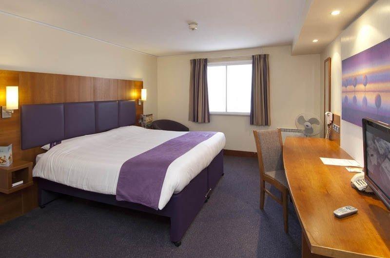 Premier Inn Newton Abbot Exterior foto